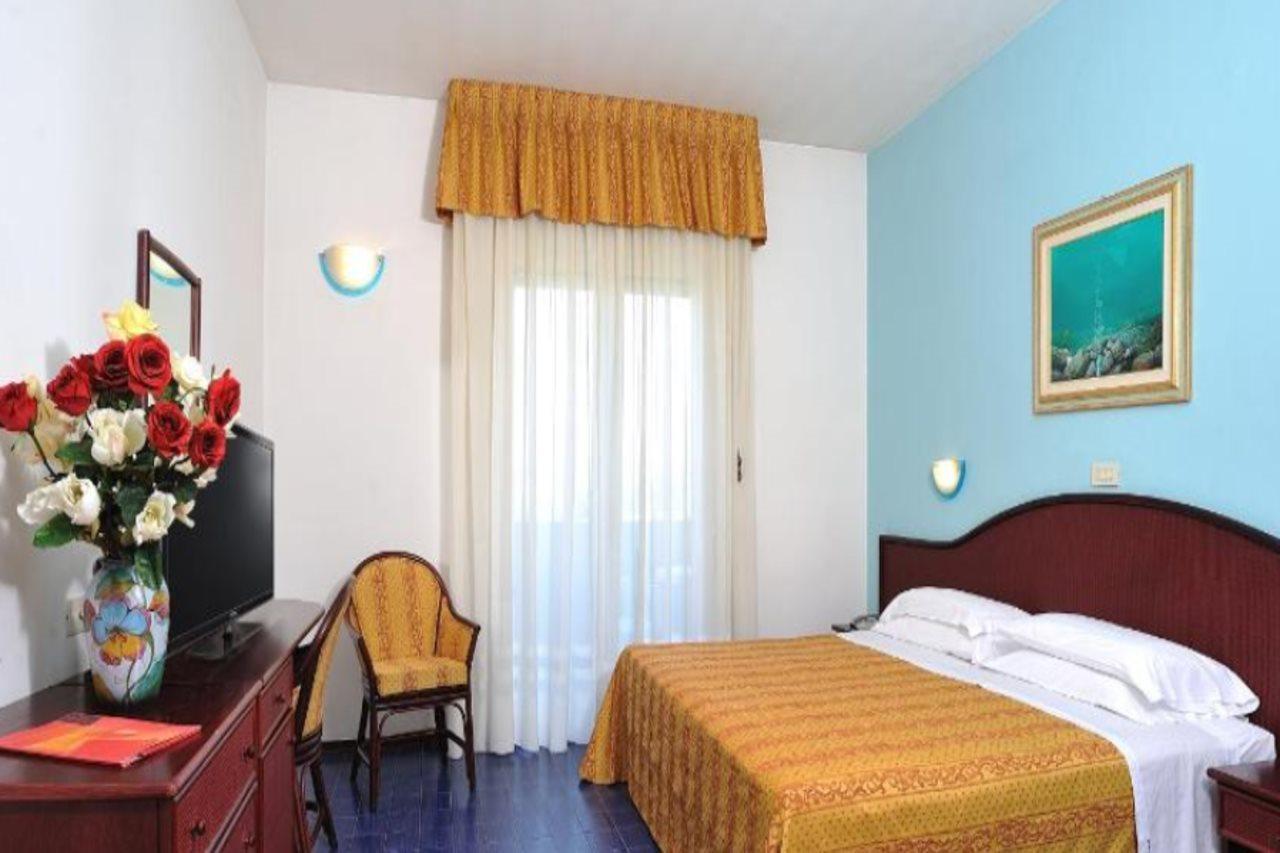 Hotel Vittoria Riccione Esterno foto