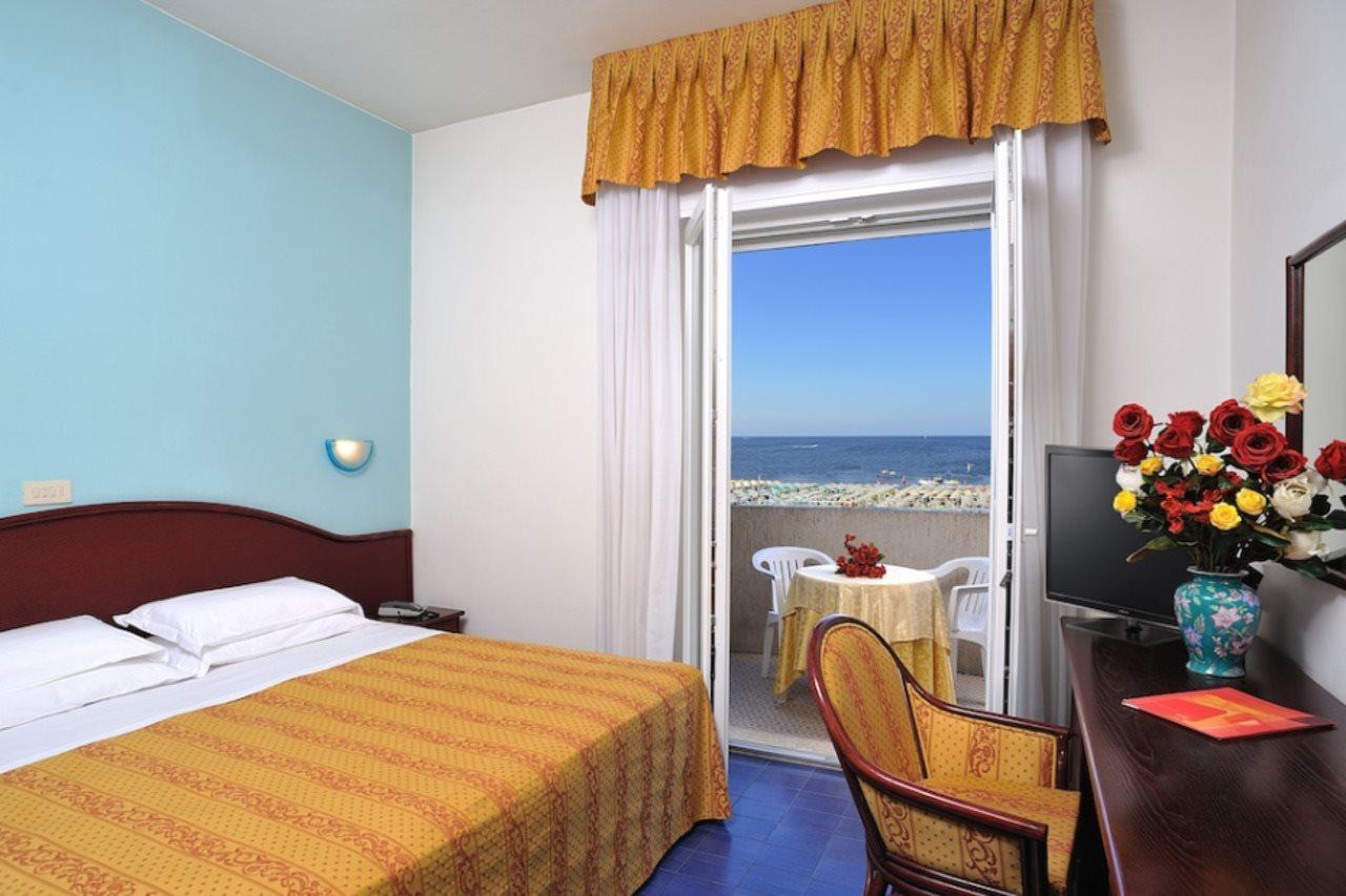 Hotel Vittoria Riccione Esterno foto