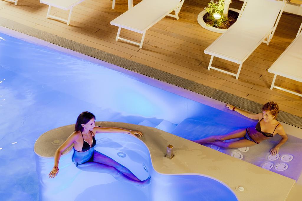 Hotel Vittoria Riccione Esterno foto