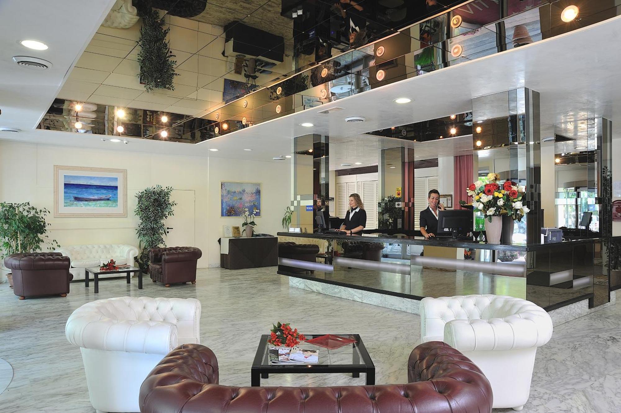 Hotel Vittoria Riccione Esterno foto