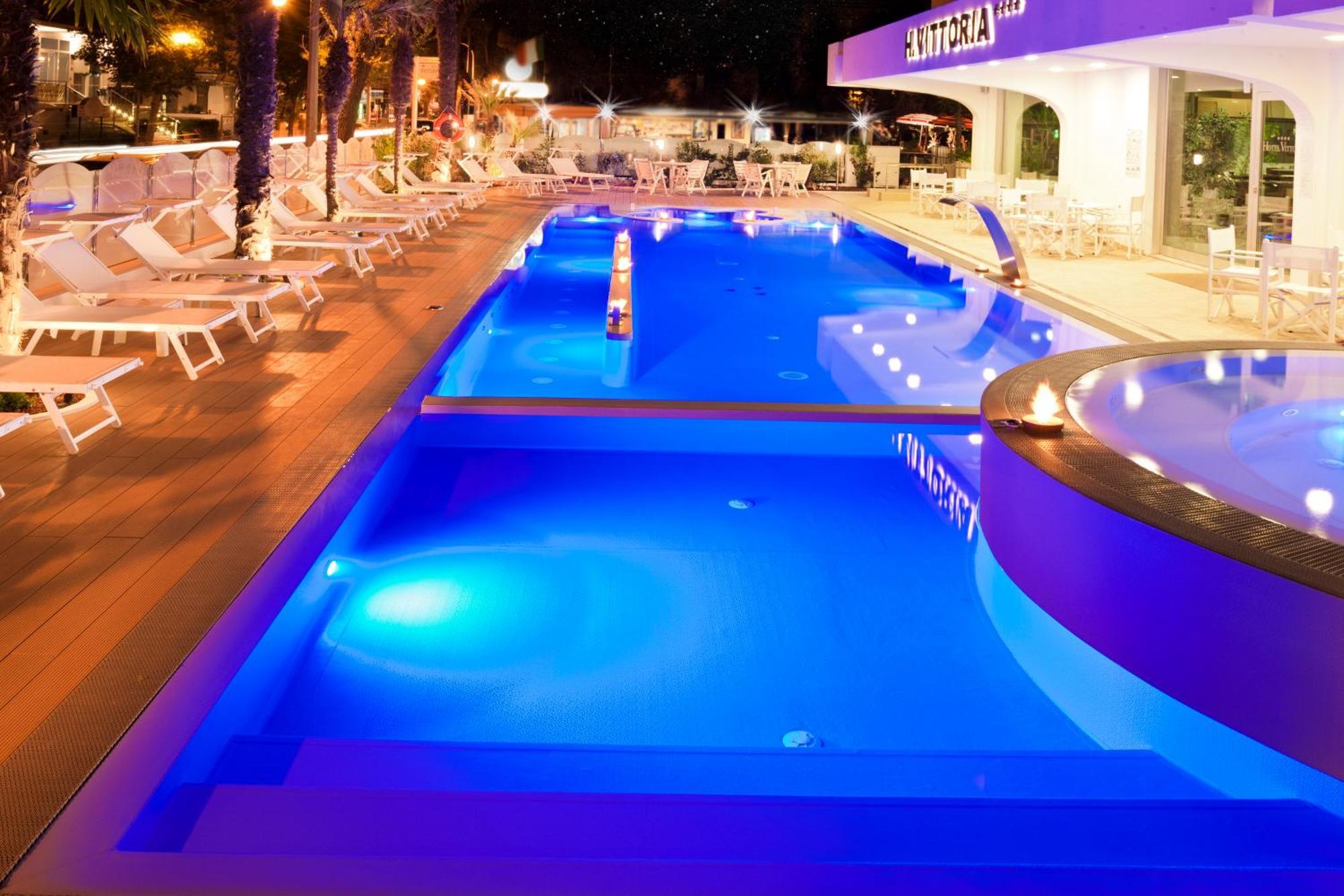 Hotel Vittoria Riccione Esterno foto