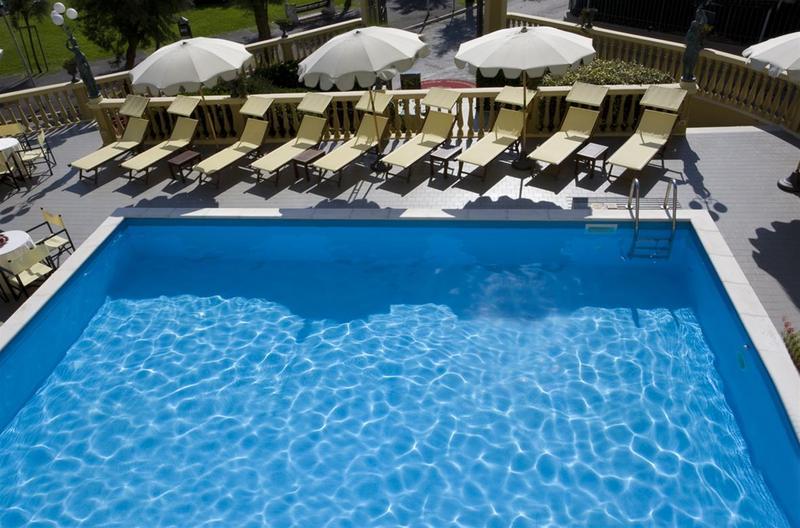 Hotel Vittoria Riccione Esterno foto