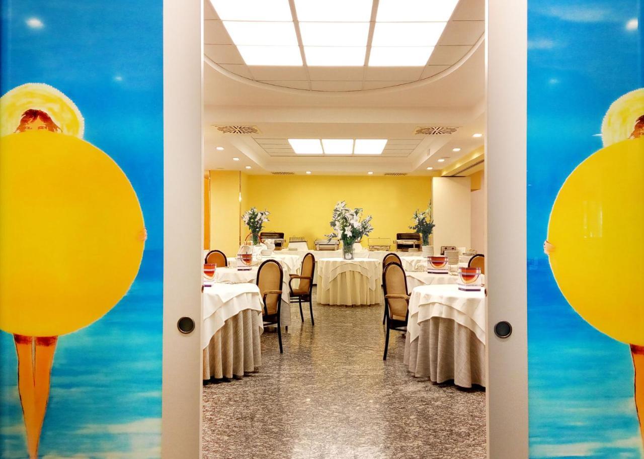 Hotel Vittoria Riccione Esterno foto