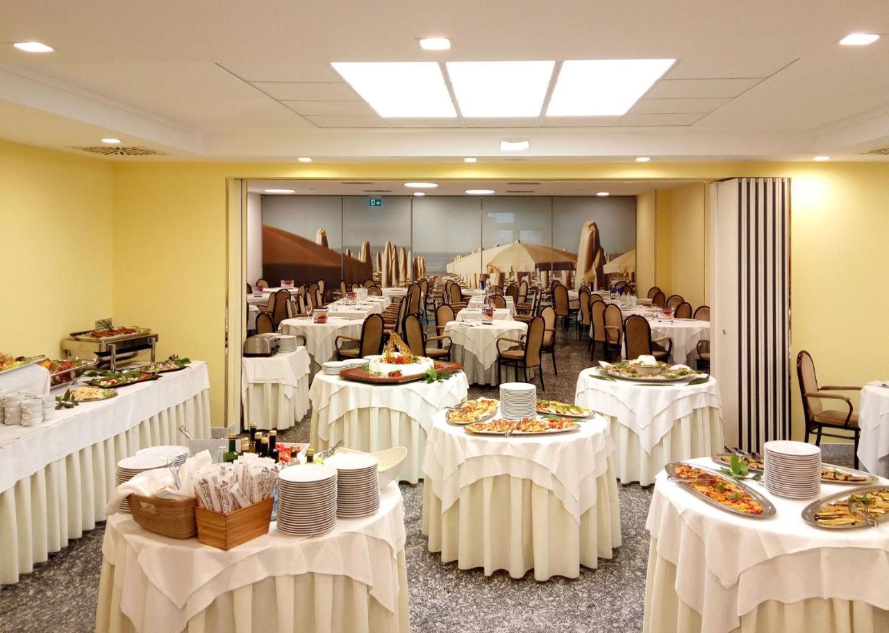 Hotel Vittoria Riccione Esterno foto