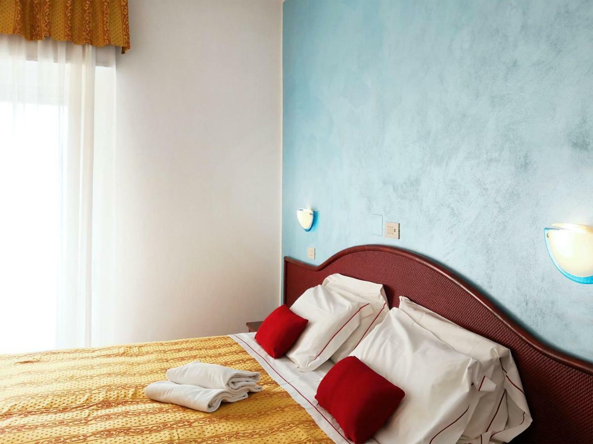Hotel Vittoria Riccione Esterno foto